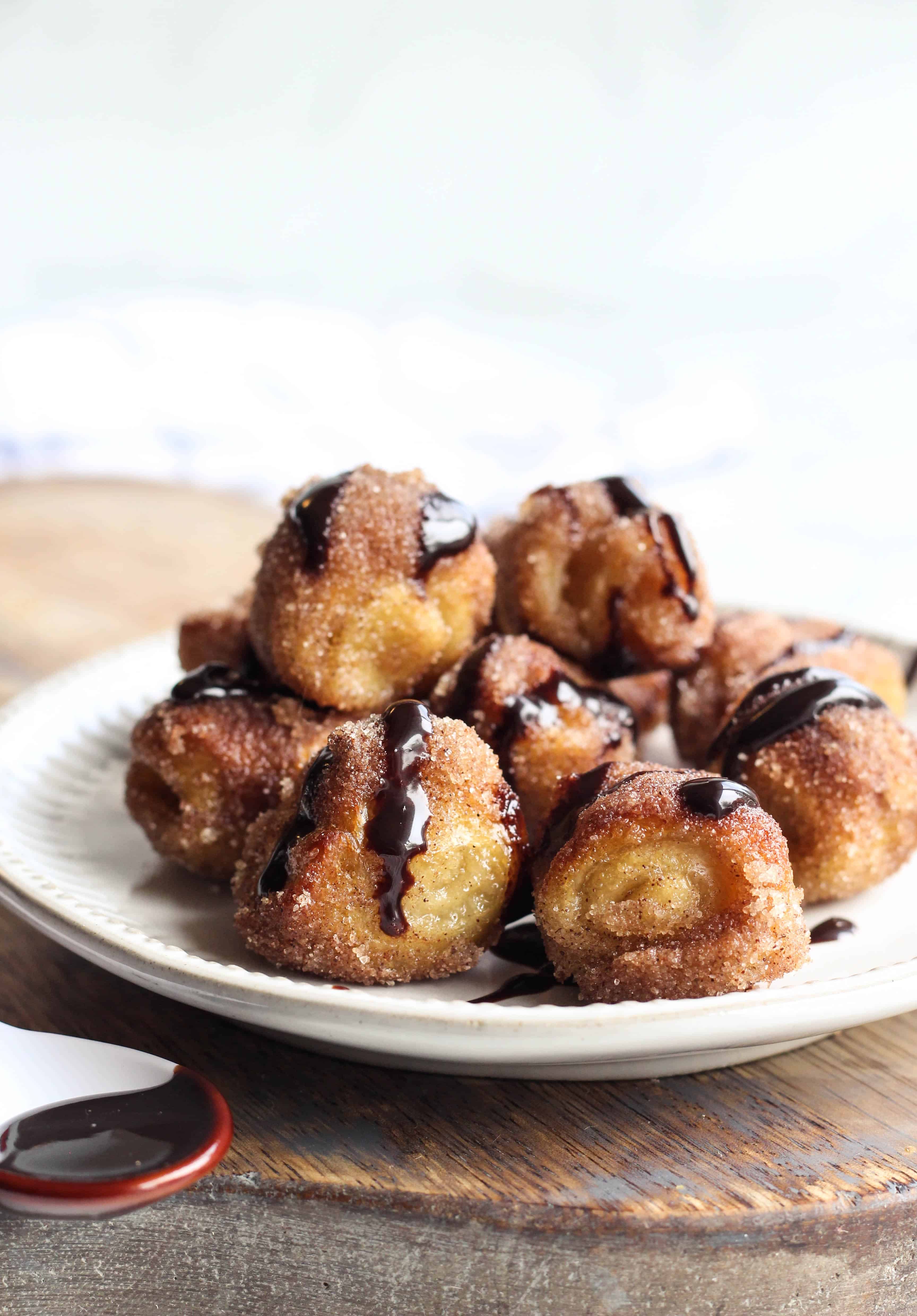 https://deliciousmadeeasy.com/wp-content/uploads/2018/10/cinnamon-sugar-pretzel-bites-with-dark-chocolate-dipping-sauce-1-of-1-9.jpg