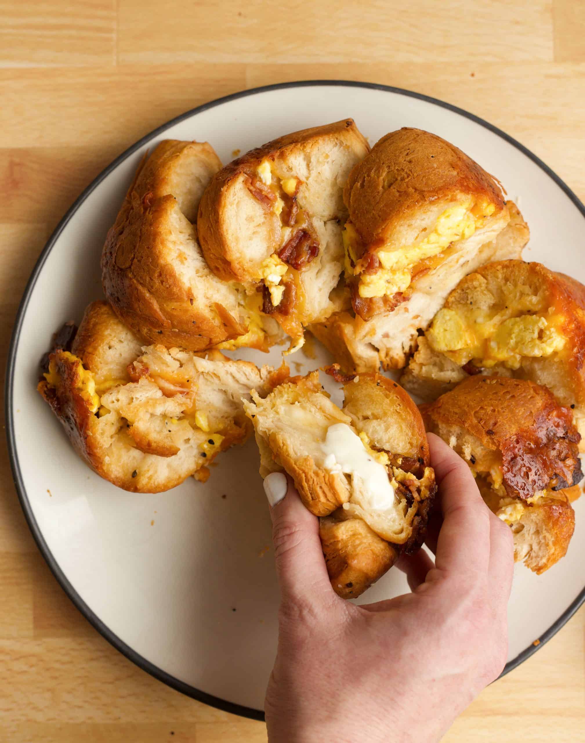https://deliciousmadeeasy.com/wp-content/uploads/2019/03/Breakfast-Pull-Apart-Bread-2-scaled.jpg