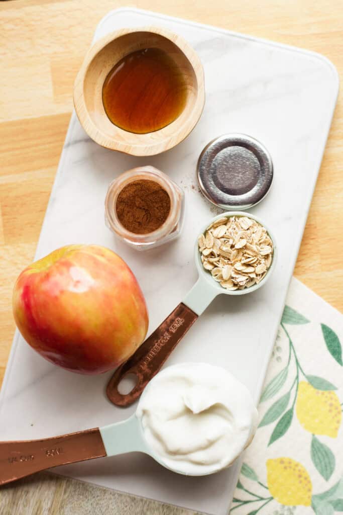 Ingredients for Apple Pie Smoothie.