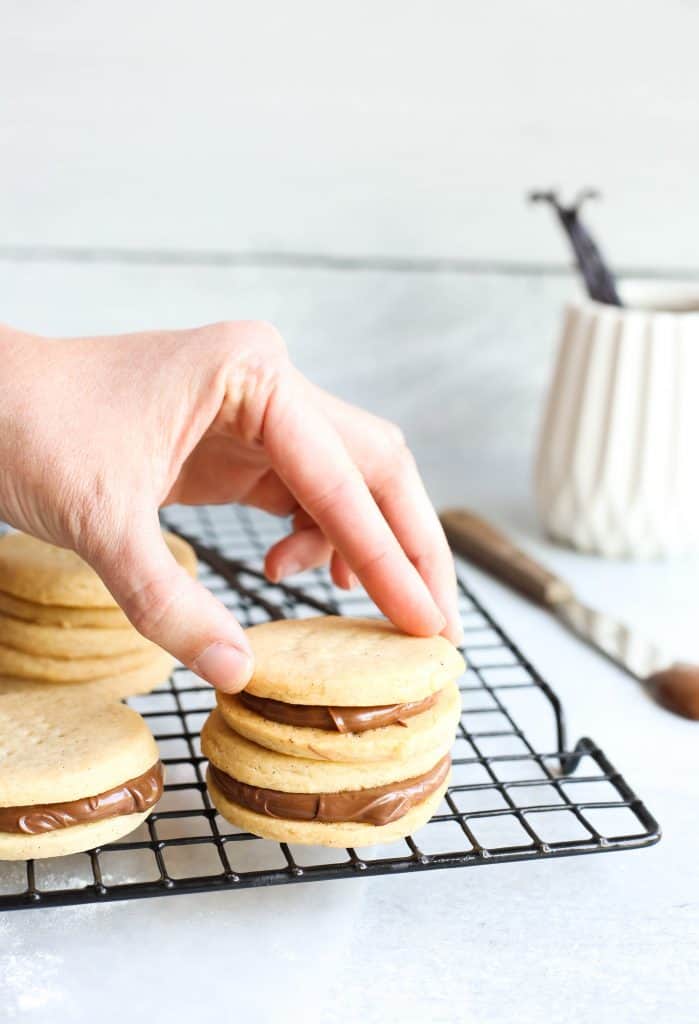 vanilla shortbread cookie